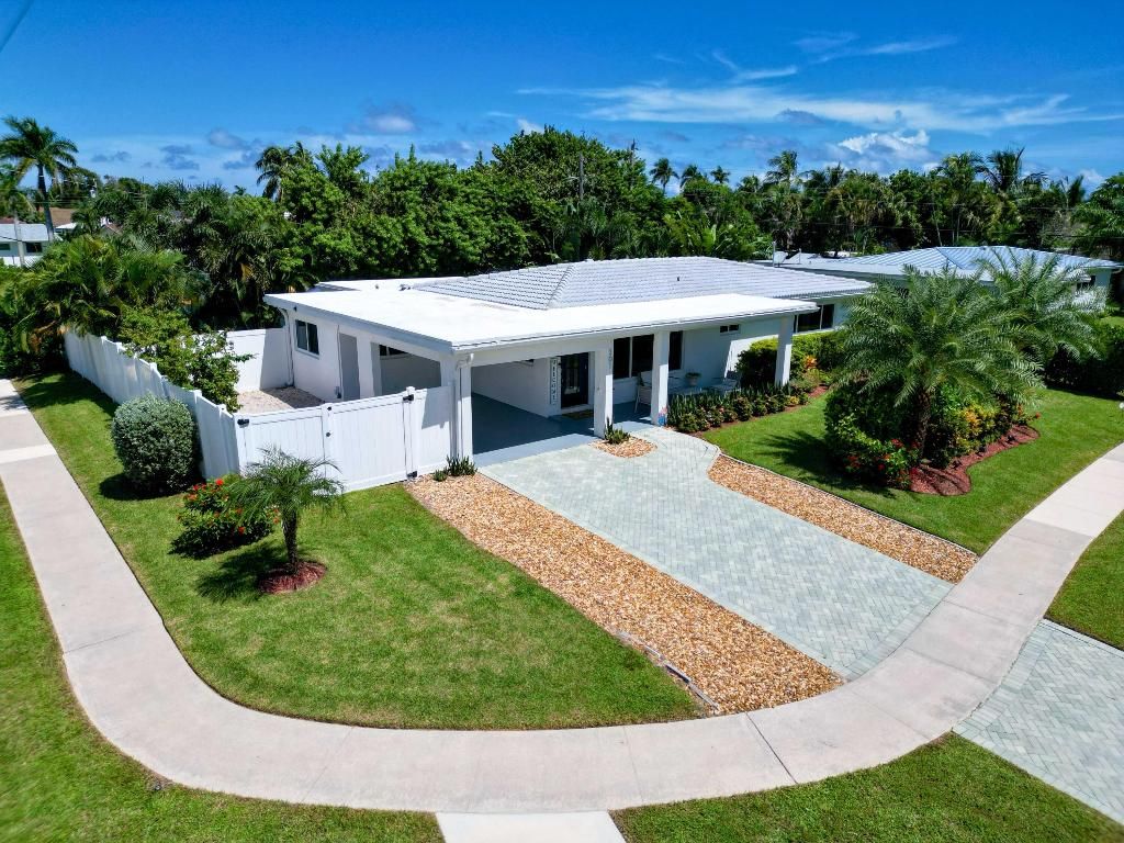 Photo of 301 NE 23rd Street, Boca Raton, FL 33431 (MLS # R11145303)
