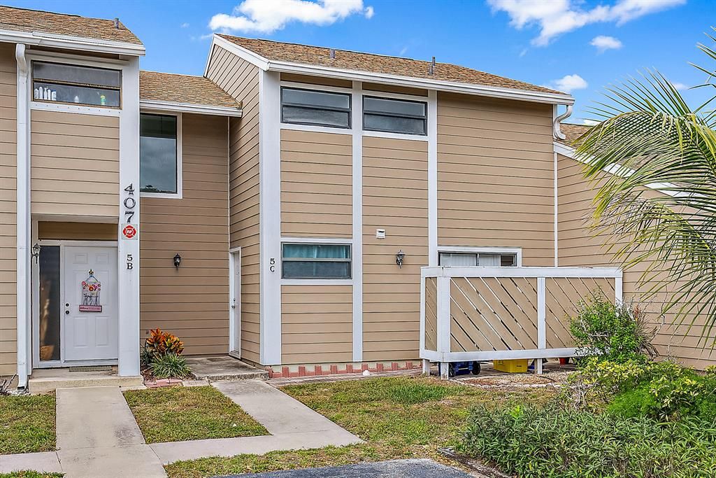 Photo of 407 Lakewood Court #5c, Jupiter, FL 33458 (MLS # R10876879)