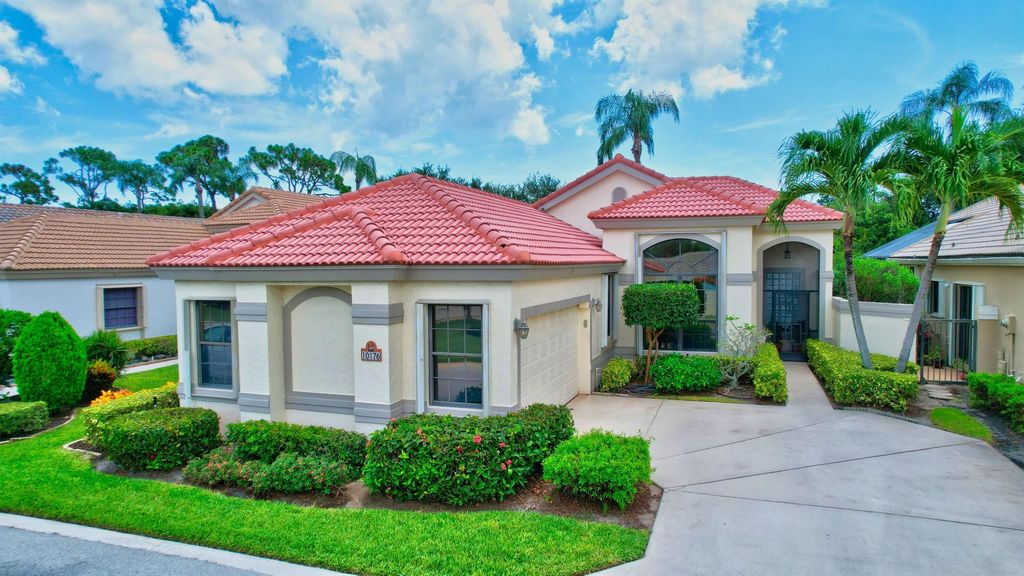 Photo of 10176 Lexington Circle N, Boynton Beach, FL 33436 (MLS # R10902614)