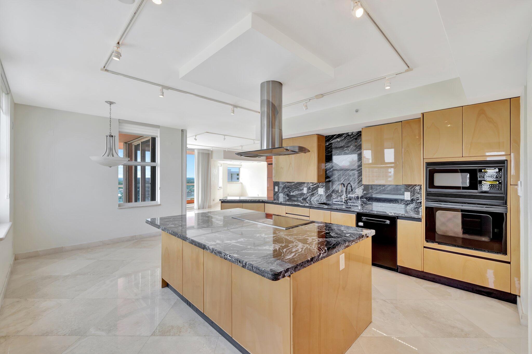 PALMS TOWER ONE CONDO - Residential