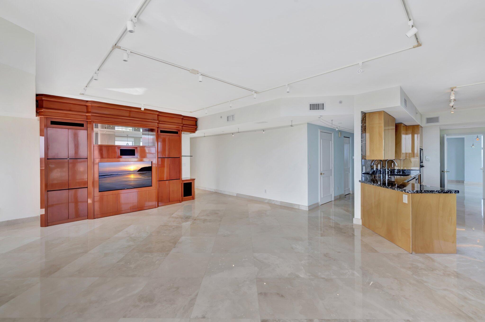 PALMS TOWER ONE CONDO - Residential