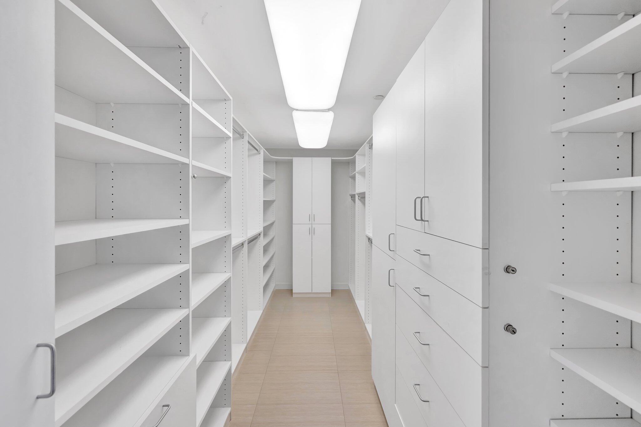 PALMS TOWER ONE CONDO - Residential