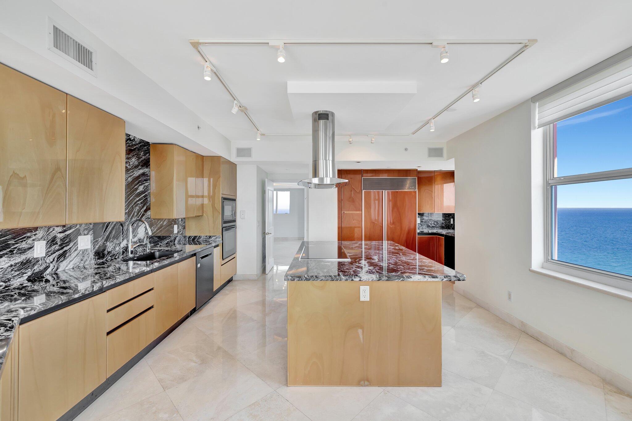 PALMS TOWER ONE CONDO - Residential