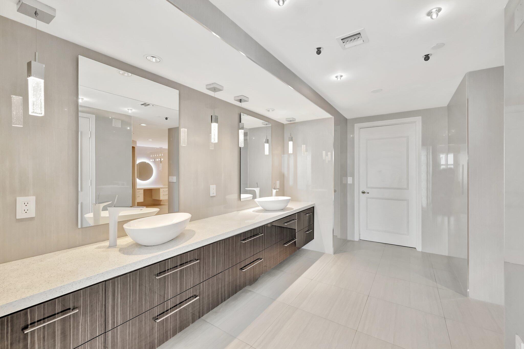 PALMS TOWER ONE CONDO - Residential