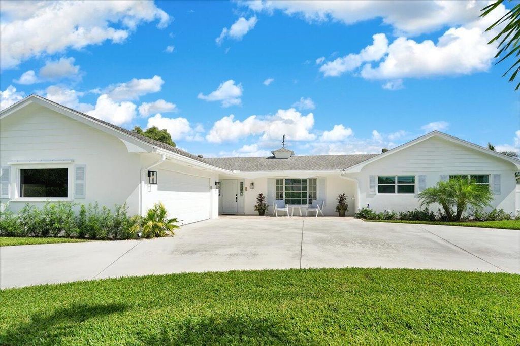 Photo of 76 W Fairview W, Tequesta, FL 33469 (MLS # B26026402)