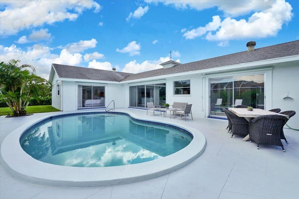 Photo of 76 W Fairview W, Tequesta, FL 33469 (MLS # B26026402)