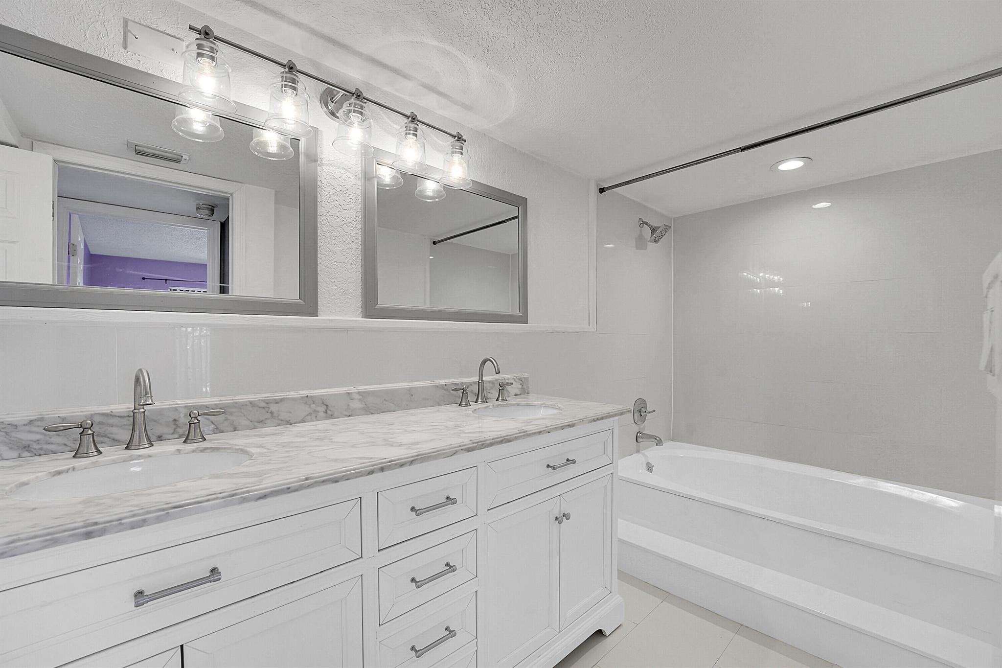 West Palm Beach, Florida 33401, United States, 2 Bedrooms Bedrooms, ,2 BathroomsBathrooms,Residential,Active,209682