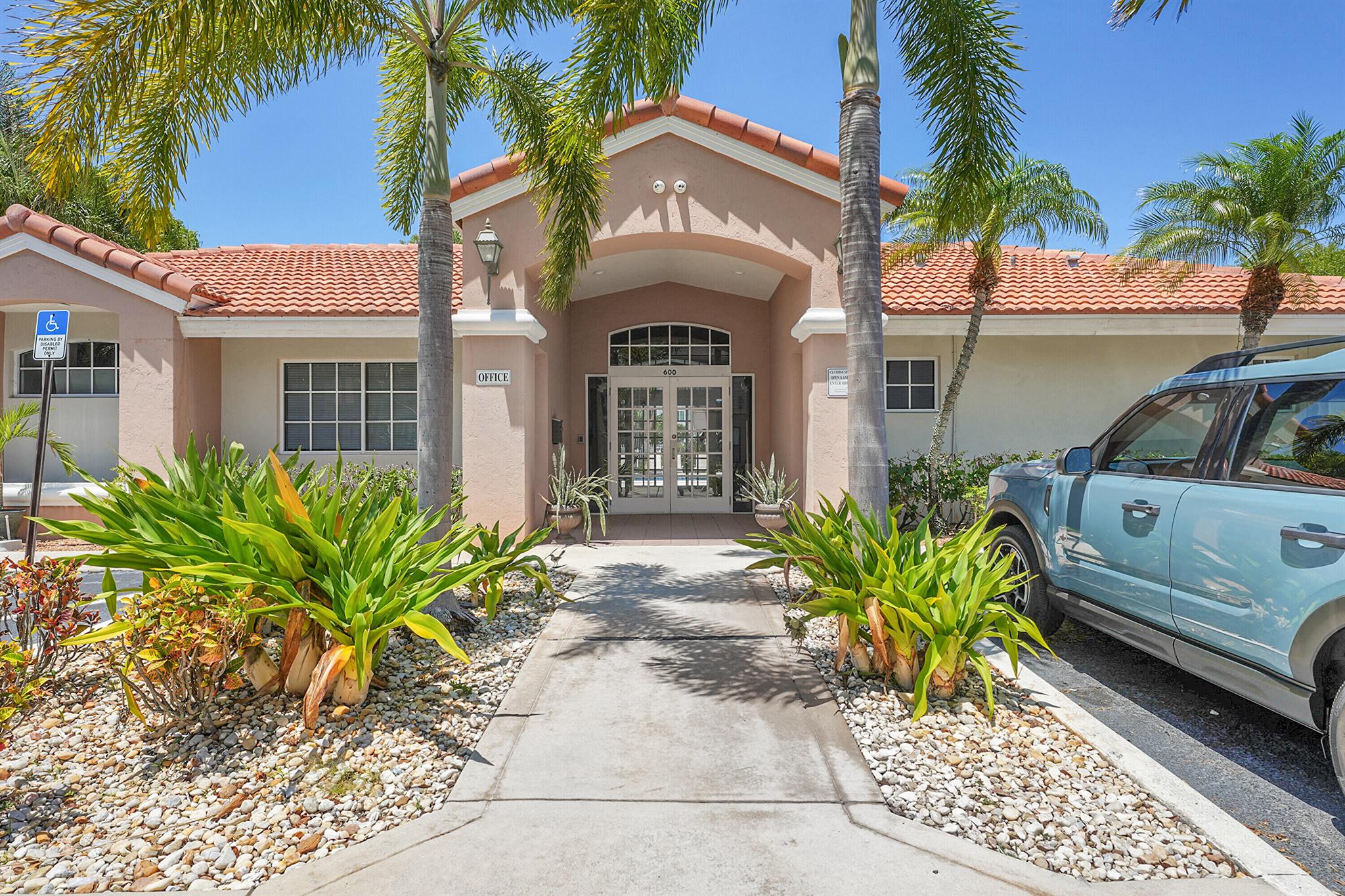 West Palm Beach, Florida 33401, United States, 2 Bedrooms Bedrooms, ,2 BathroomsBathrooms,Residential,Active,209682