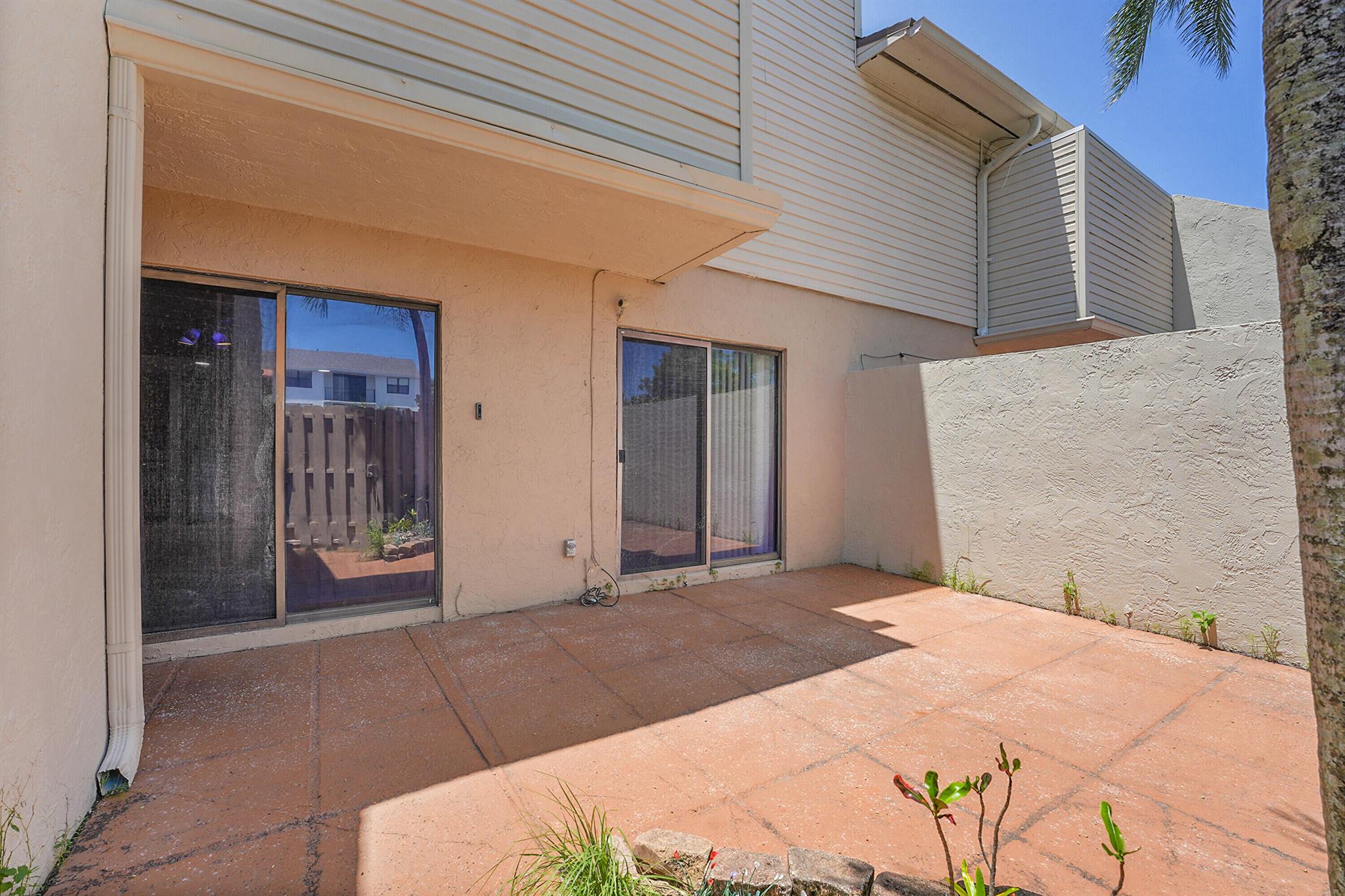 West Palm Beach, Florida 33401, United States, 2 Bedrooms Bedrooms, ,2 BathroomsBathrooms,Residential,Active,209682