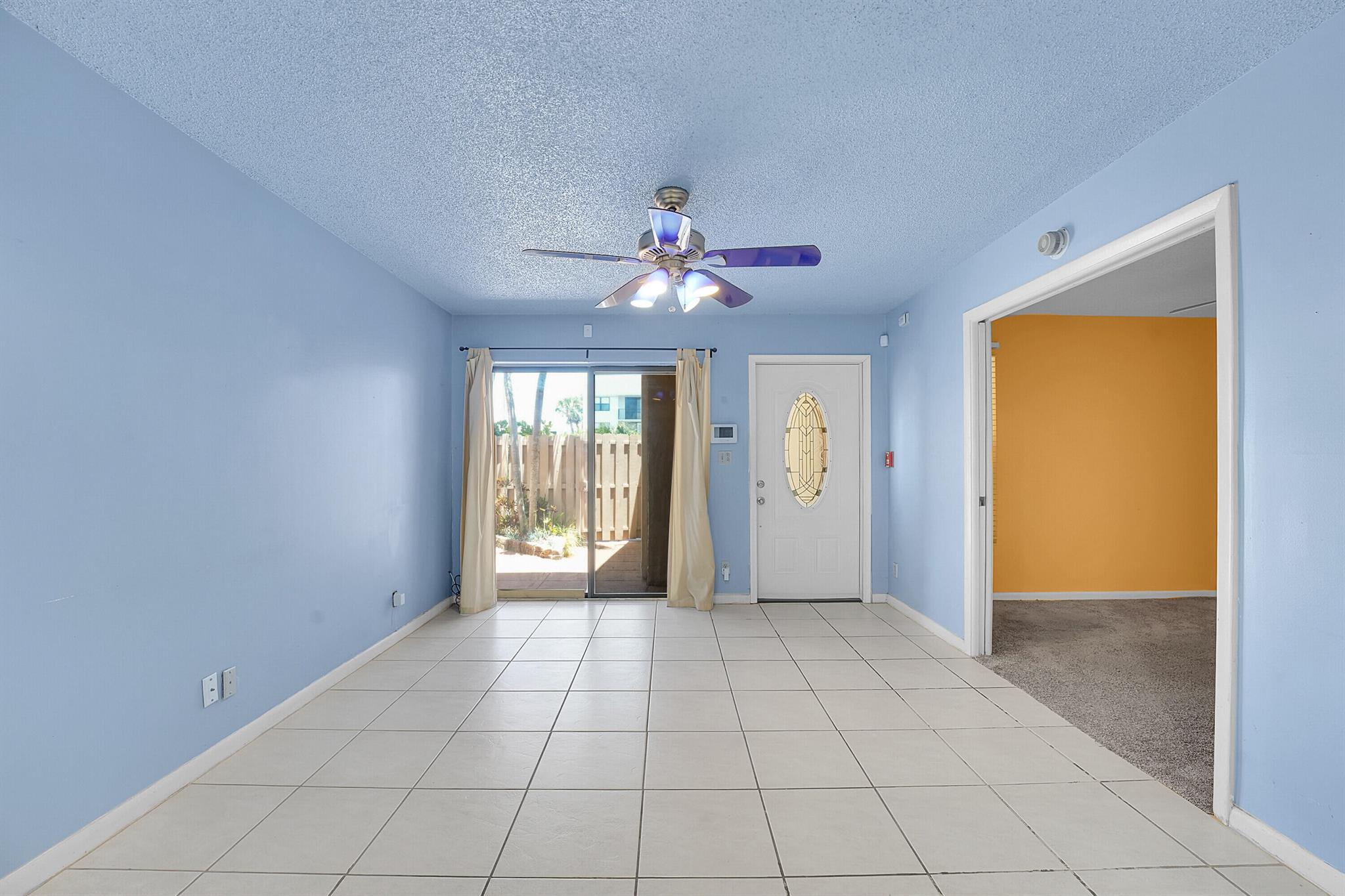 612 Executive Center Drive 106, West Palm Beach, FL, 33401/$240,000 2 612 Executive Center Drive 106