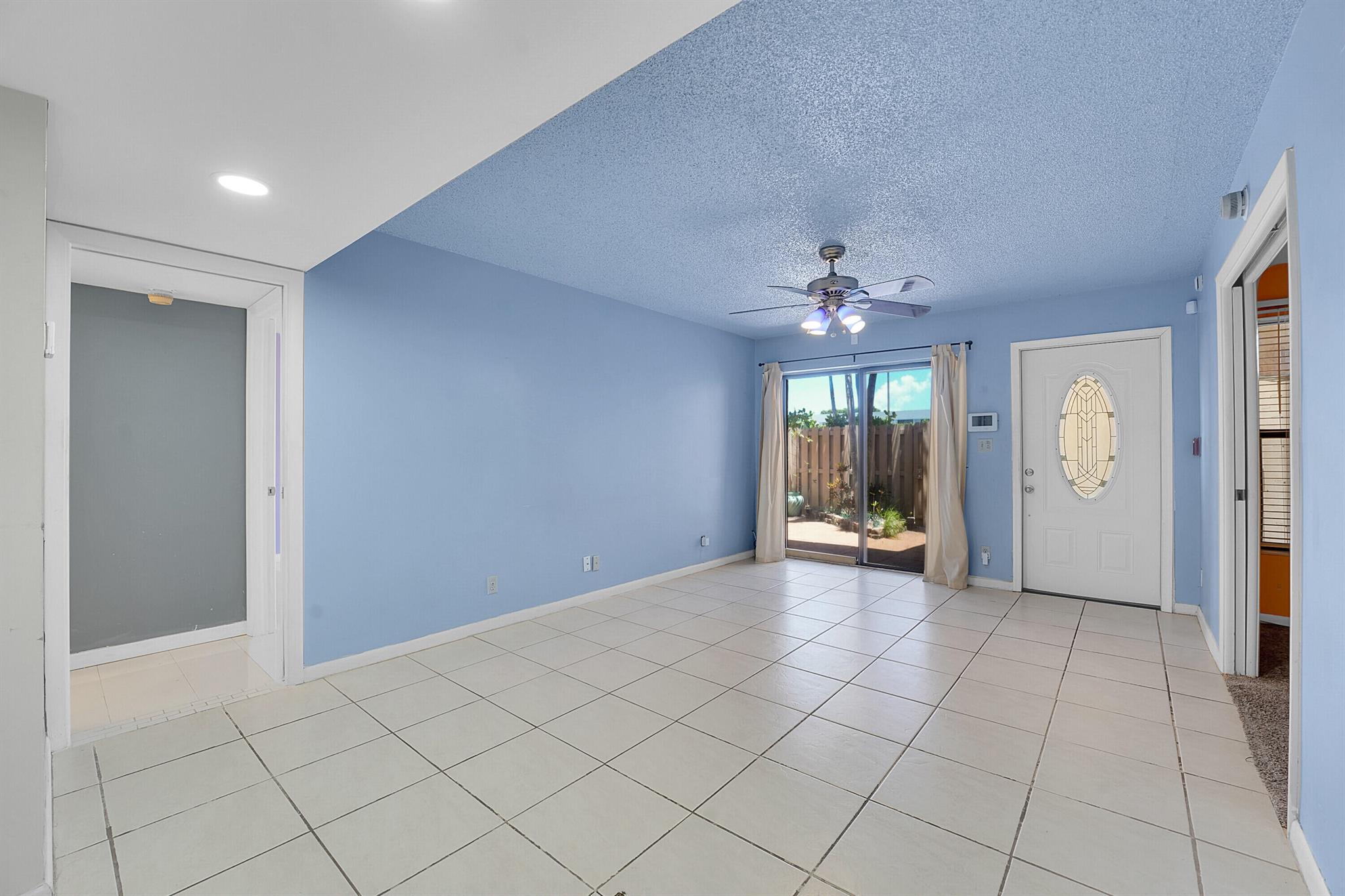 612 Executive Center Drive 106, West Palm Beach, FL, 33401/$240,000 1 612 Executive Center Drive 106