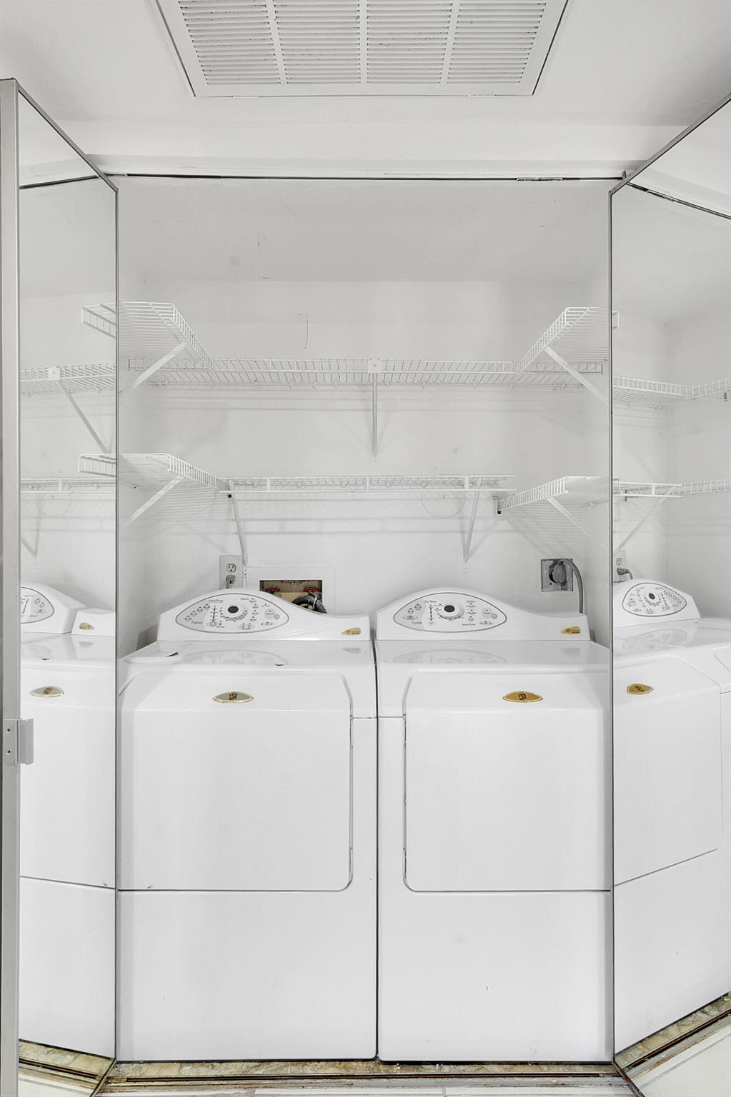 West Palm Beach, Florida 33401, United States, 2 Bedrooms Bedrooms, ,2 BathroomsBathrooms,Residential,Active,209682