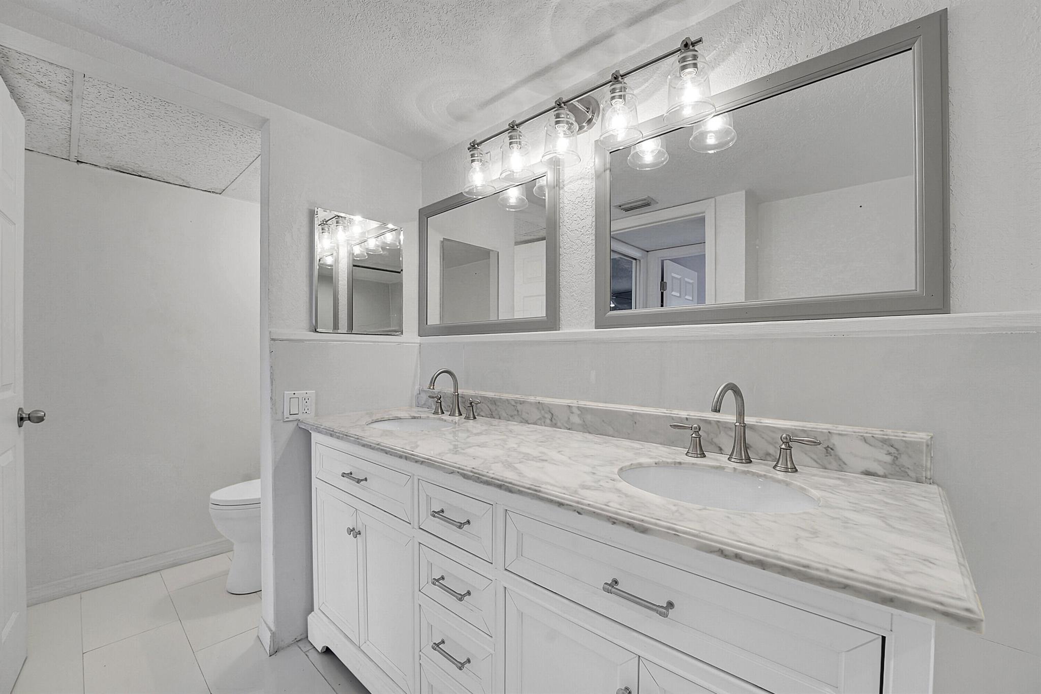 West Palm Beach, Florida 33401, United States, 2 Bedrooms Bedrooms, ,2 BathroomsBathrooms,Residential,Active,209682