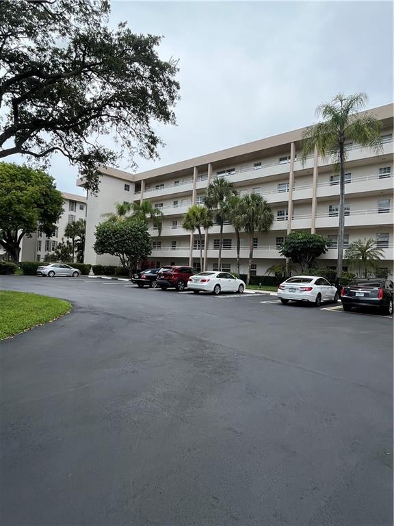 Oaks Clubhouse Dr - Residential