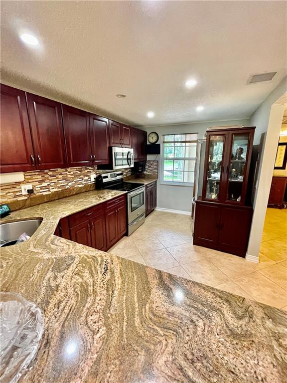 Oaks Clubhouse Dr - Residential