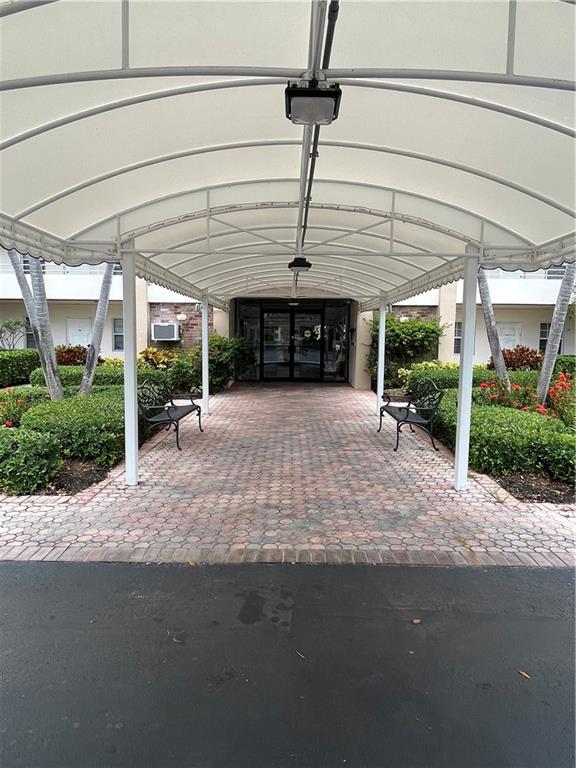 Oaks Clubhouse Dr - Residential