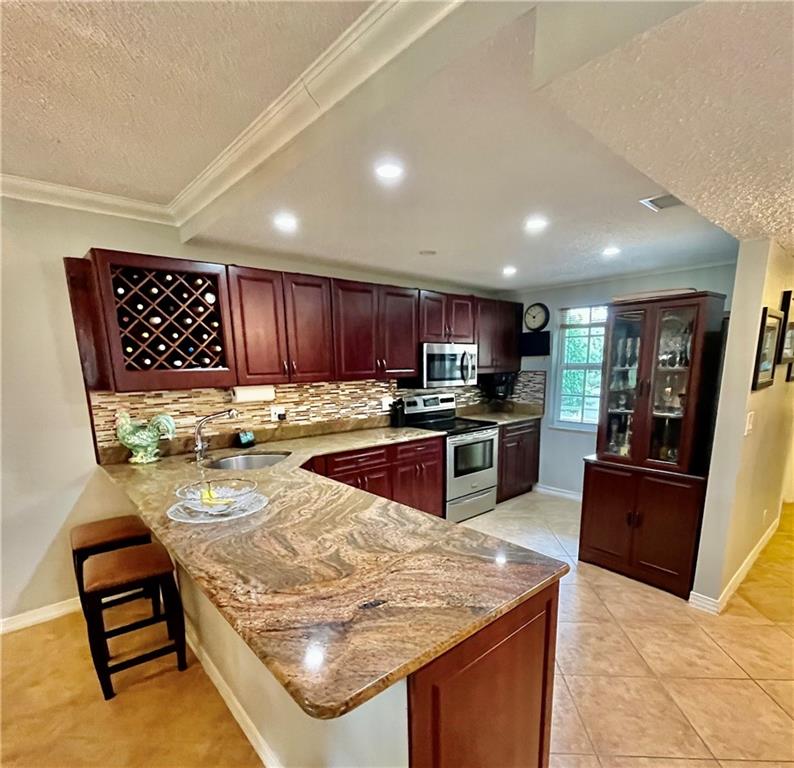 Oaks Clubhouse Dr - Residential