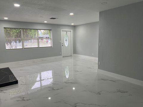 Single Family Residence in West Palm Beach FL 1000 Dogwood Road Rd 4.jpg