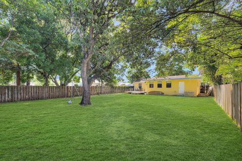 Tiny photo for 713 NE 35th Street, Oakland Park, FL 33334 (MLS # B26034426)