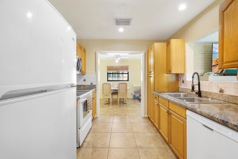 Tiny photo for 713 NE 35th Street, Oakland Park, FL 33334 (MLS # B26034426)