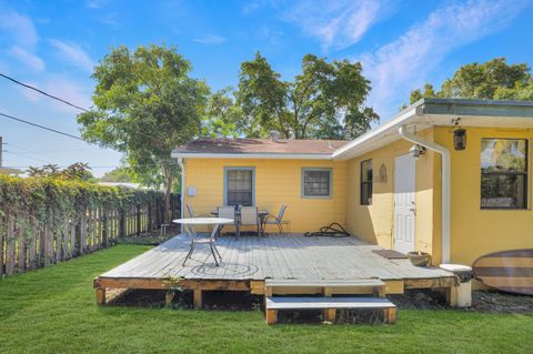 Tiny photo for 713 NE 35th Street, Oakland Park, FL 33334 (MLS # B26034426)