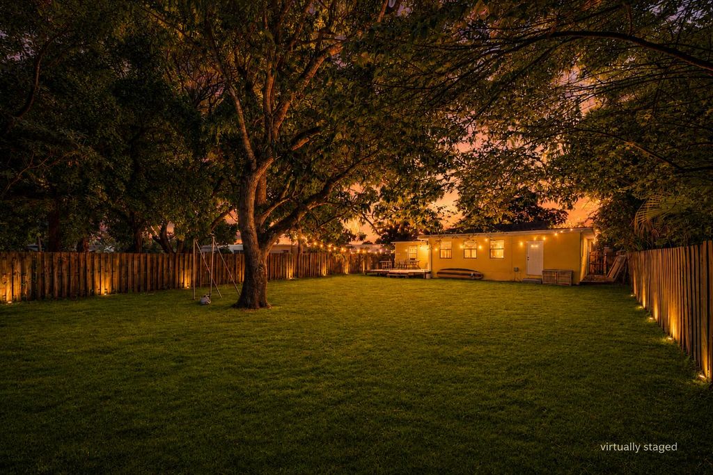 Photo of 713 NE 35th Street, Oakland Park, FL 33334 (MLS # B26034426)