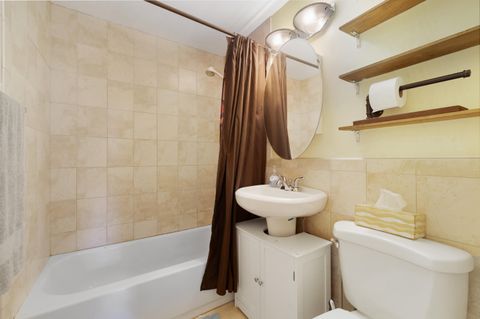 Tiny photo for 713 NE 35th Street, Oakland Park, FL 33334 (MLS # B26034426)