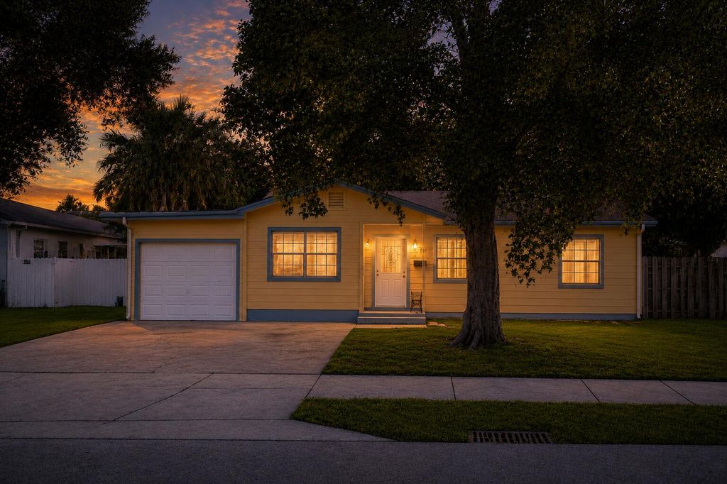 Photo of 713 NE 35th Street, Oakland Park, FL 33334 (MLS # B26034426)
