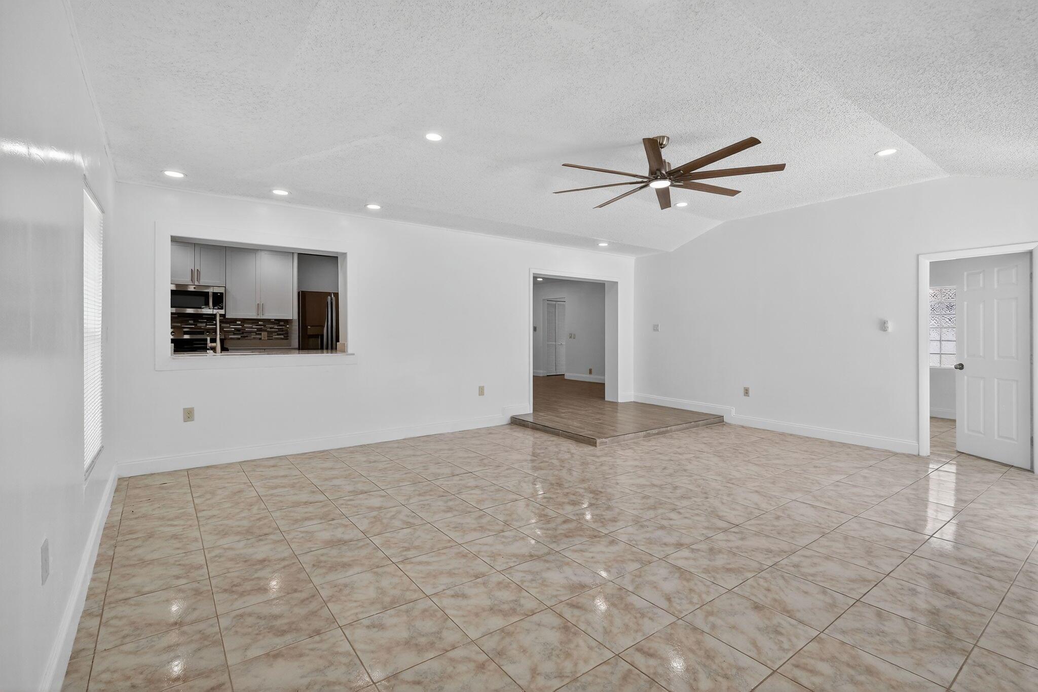 ROOSEVELT ESTATES - Residential Lease