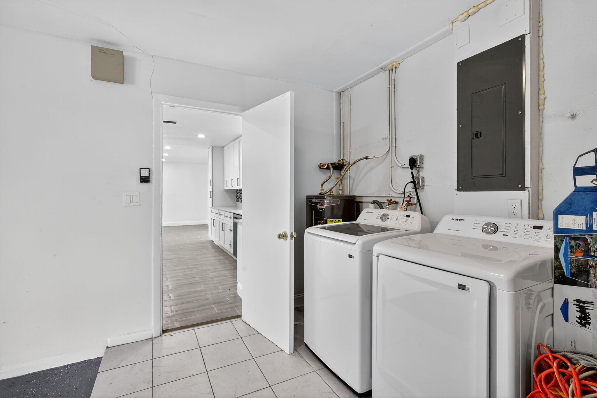 ROOSEVELT ESTATES - Residential Lease