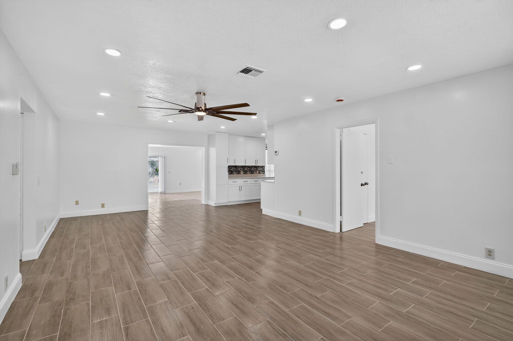 ROOSEVELT ESTATES - Residential Lease