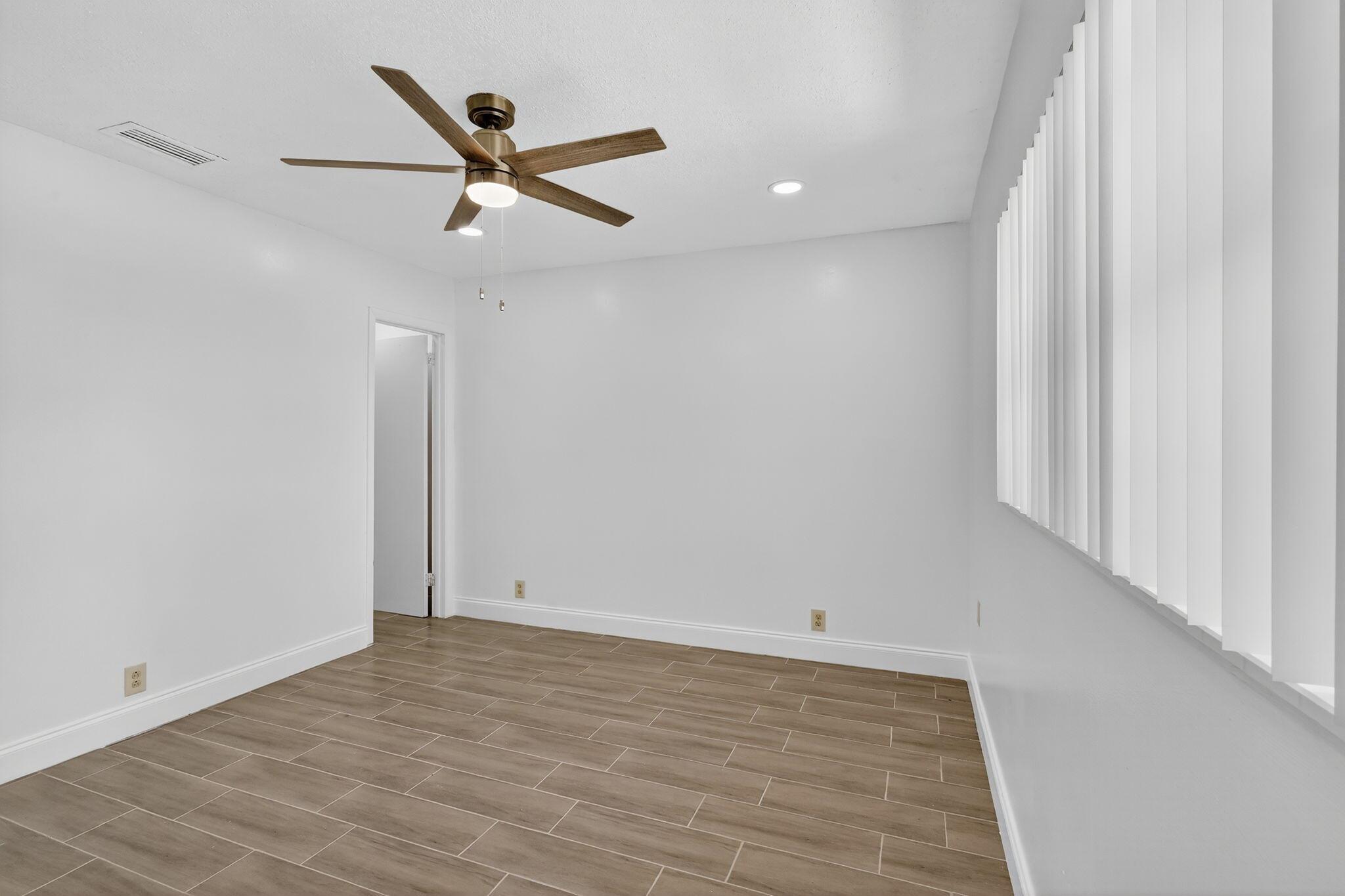 ROOSEVELT ESTATES - Residential Lease