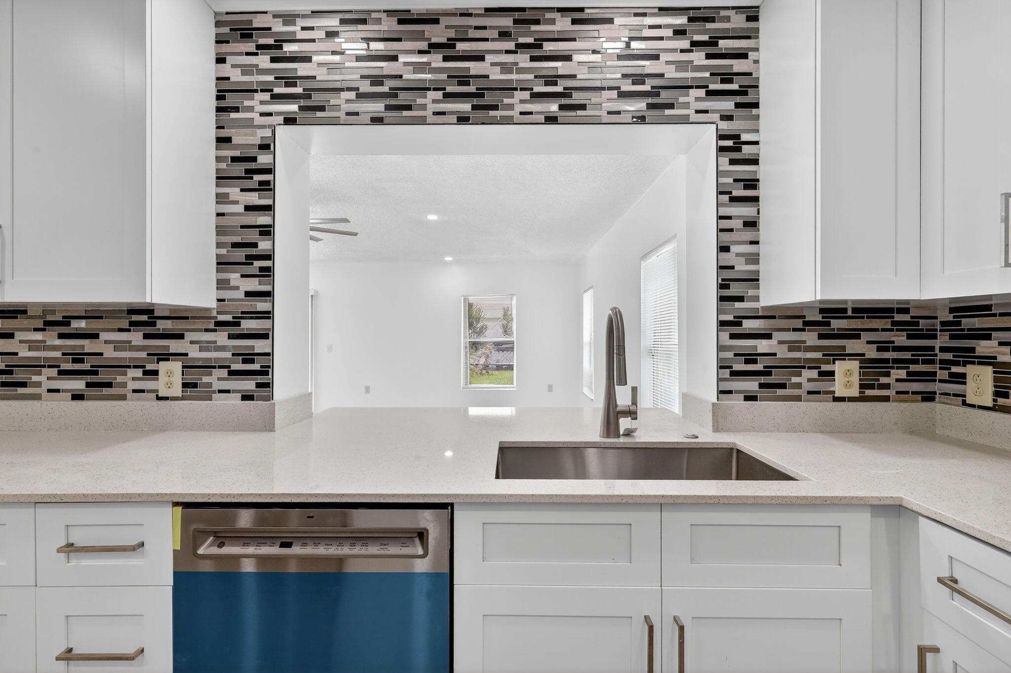 ROOSEVELT ESTATES - Residential Lease