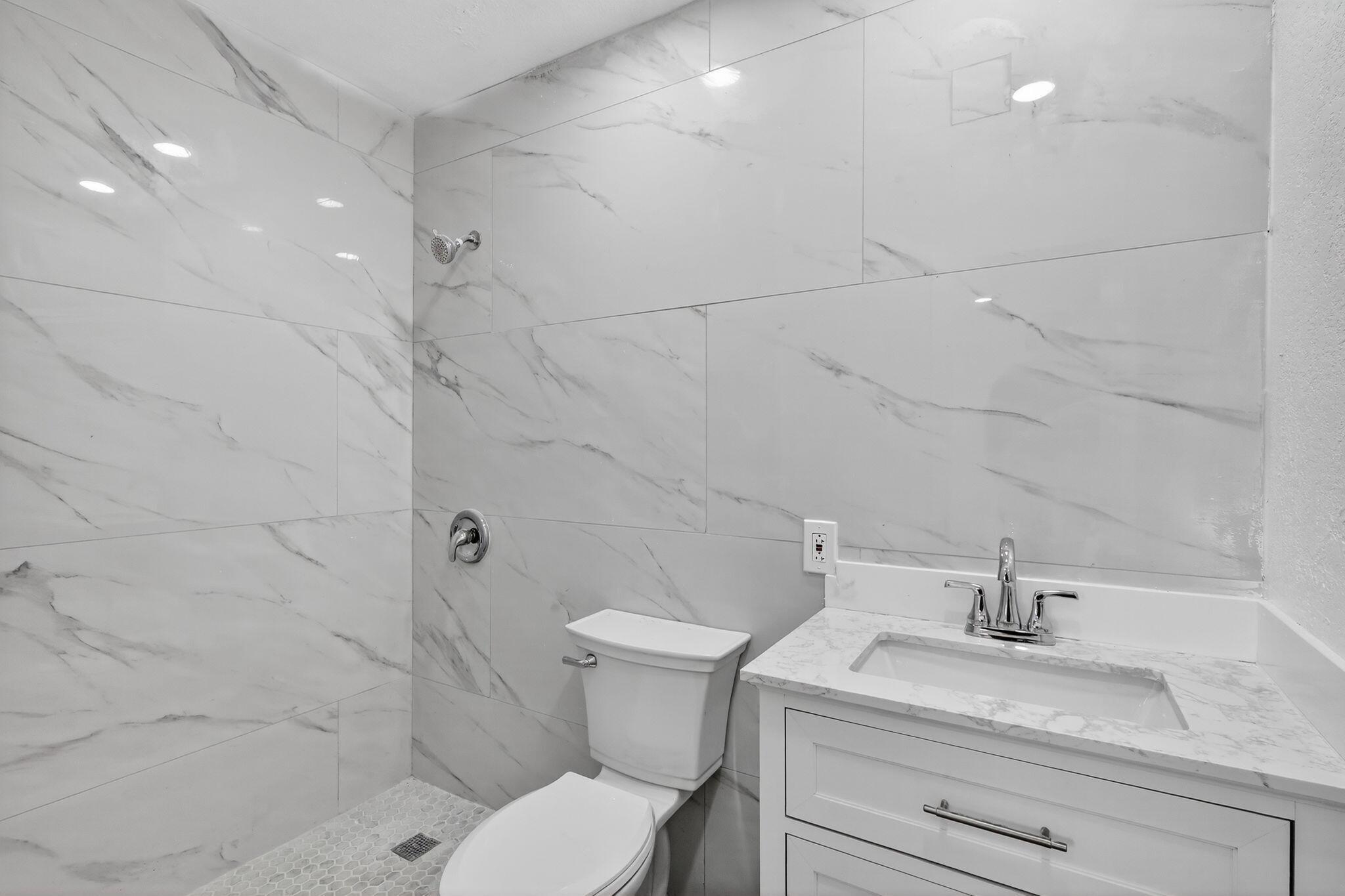 ROOSEVELT ESTATES - Residential Lease