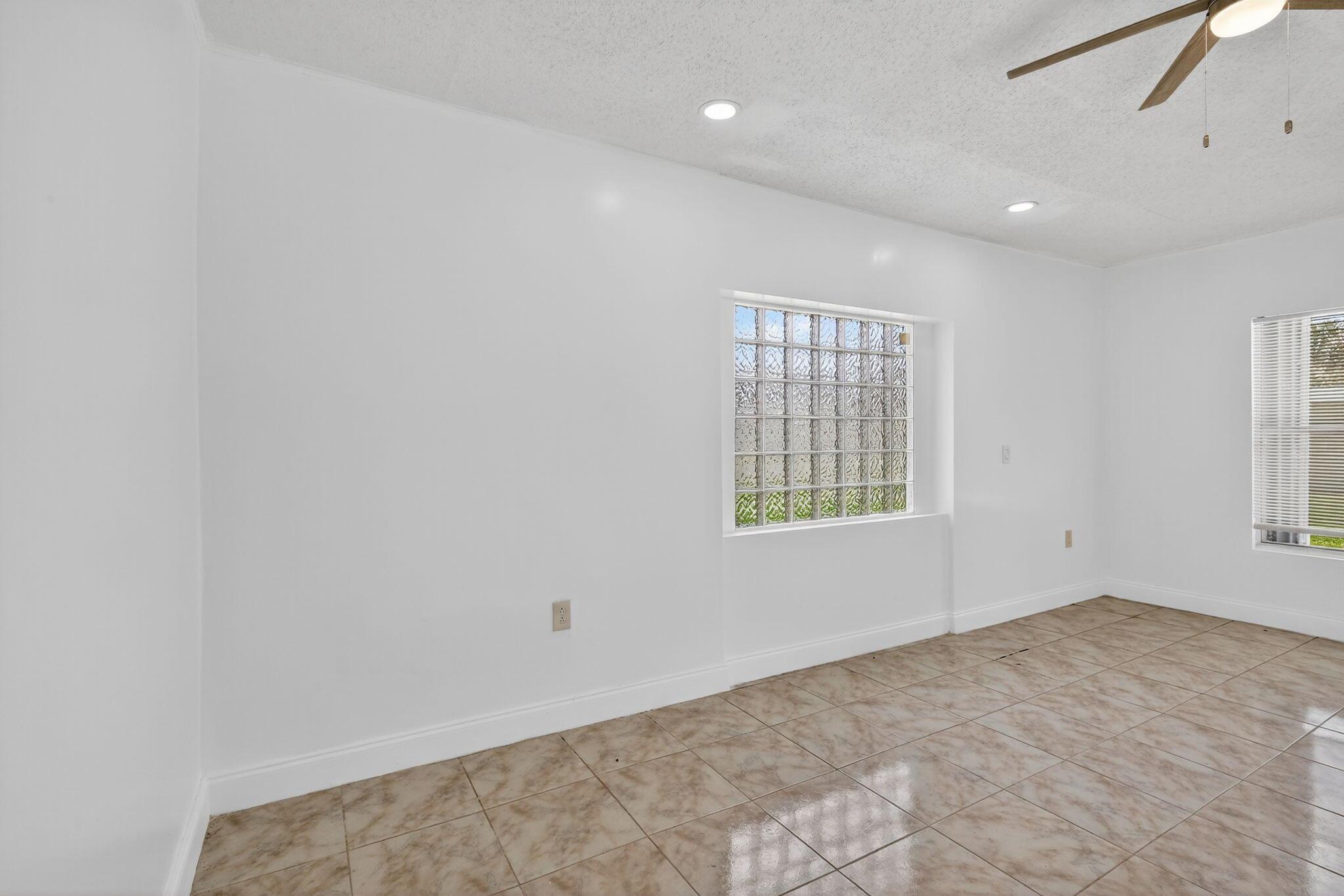 ROOSEVELT ESTATES - Residential Lease