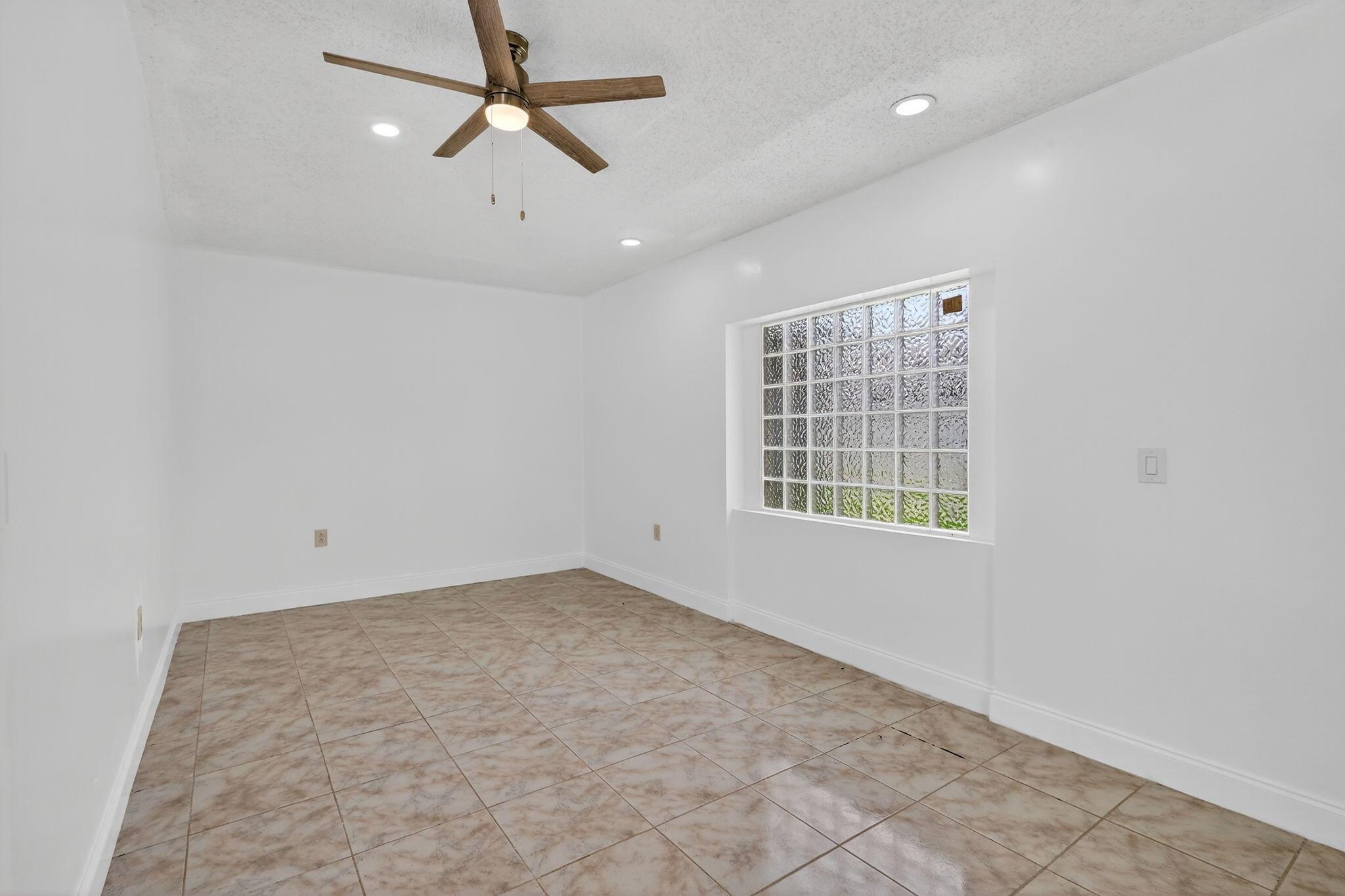 ROOSEVELT ESTATES - Residential Lease