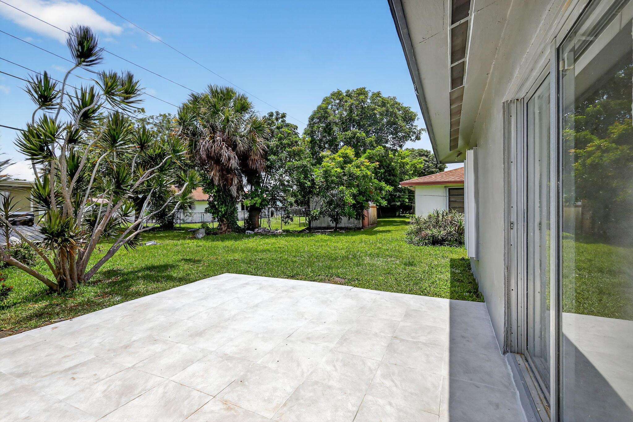 ROOSEVELT ESTATES - Residential Lease