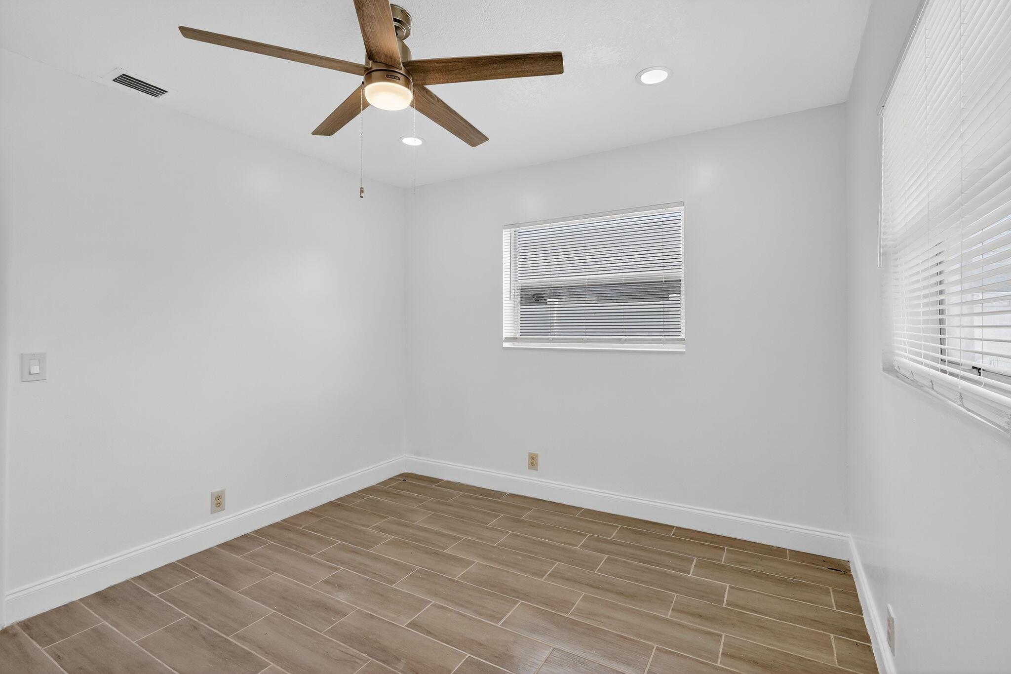 ROOSEVELT ESTATES - Residential Lease