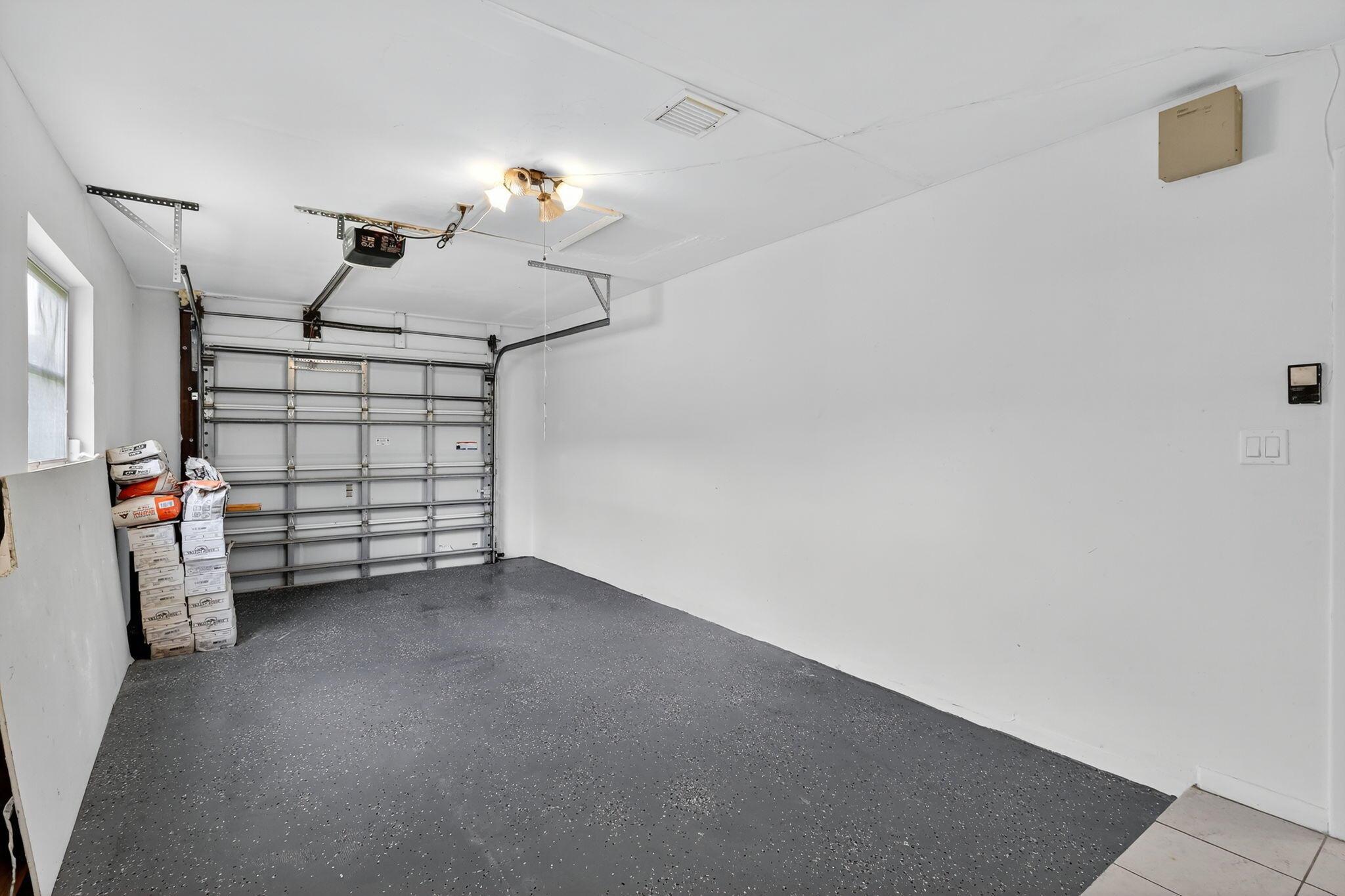 ROOSEVELT ESTATES - Residential Lease