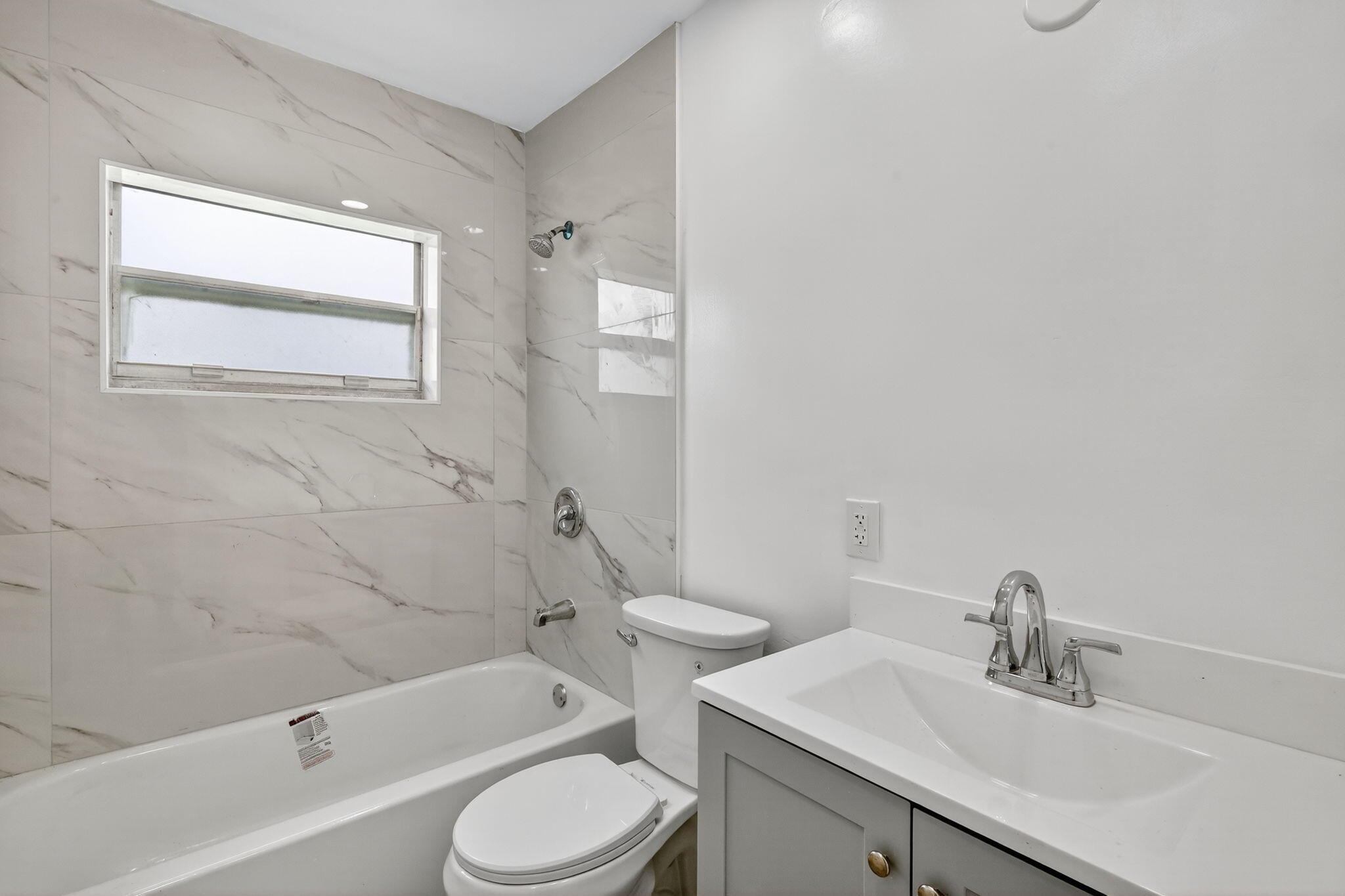 ROOSEVELT ESTATES - Residential Lease