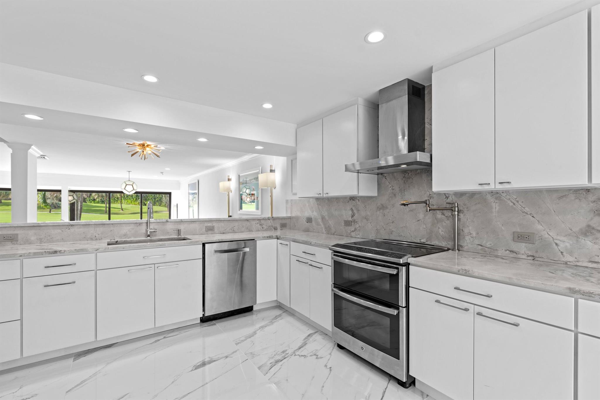 PARLIAMENT GOLF VILLAS CO - Residential