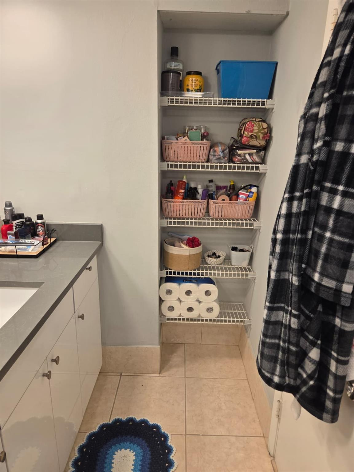 BLUE LAKE APTS - Residential