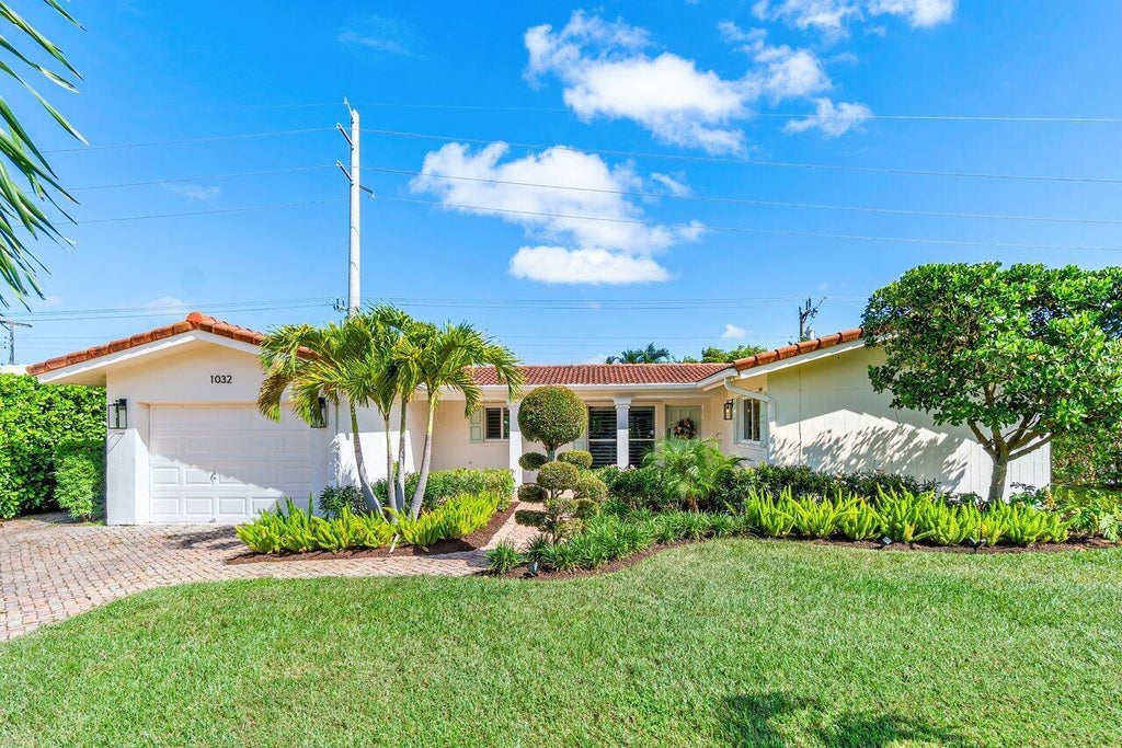 Photo of 1032 SW 9th Avenue, Boca Raton, FL 33486 (MLS # B26049073)