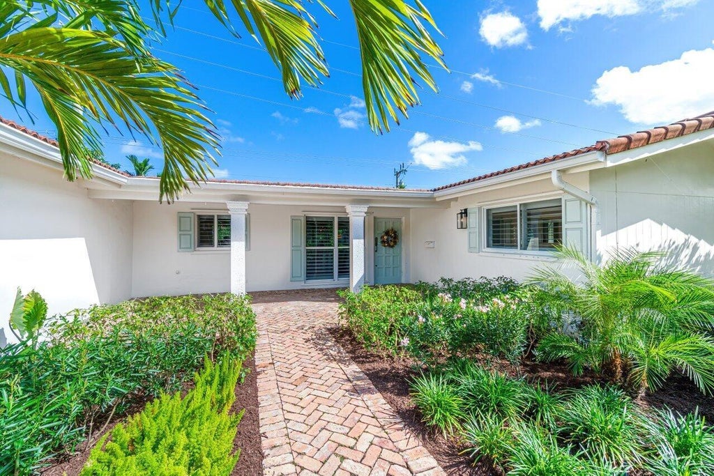 Photo of 1032 SW 9th Avenue, Boca Raton, FL 33486 (MLS # B26049073)