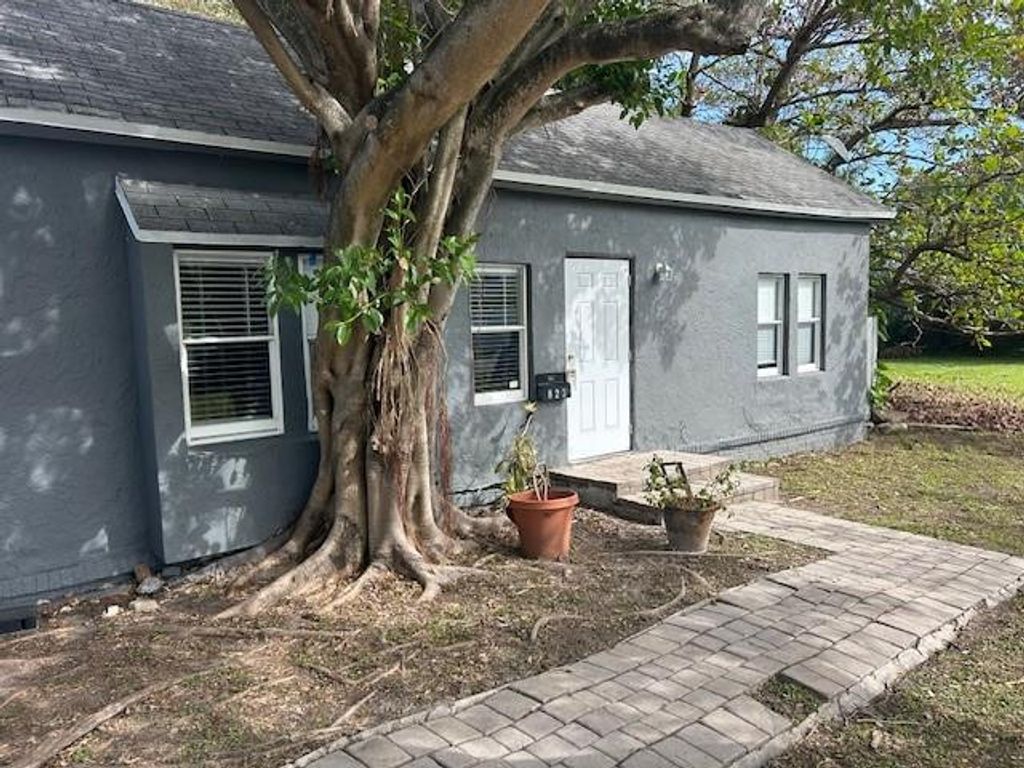 Photo of 823 NE 14th Place, Fort Lauderdale, FL 33304 (MLS # F10540145)