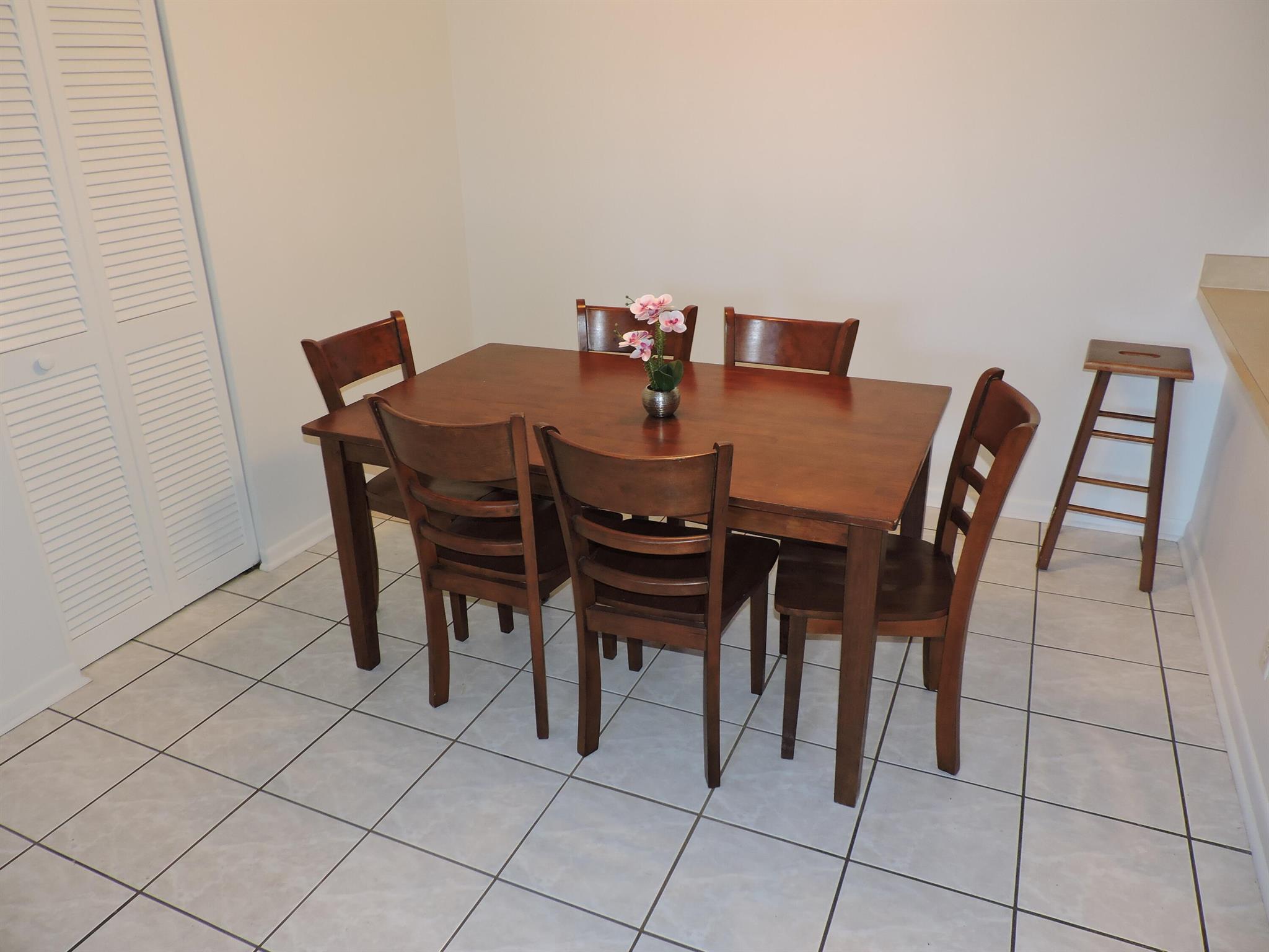 GLENBROOK CONDO - Residential Lease