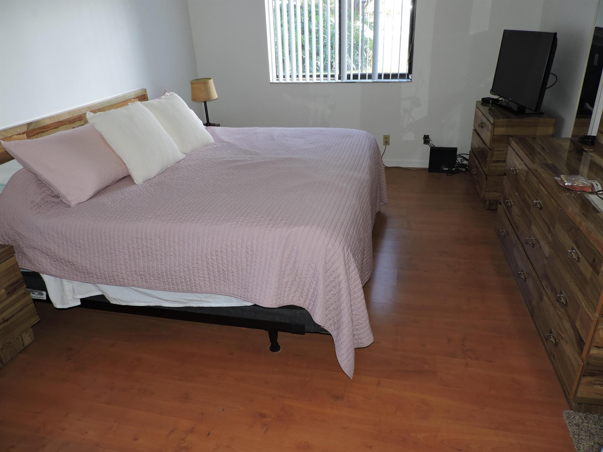 GLENBROOK CONDO - Residential Lease