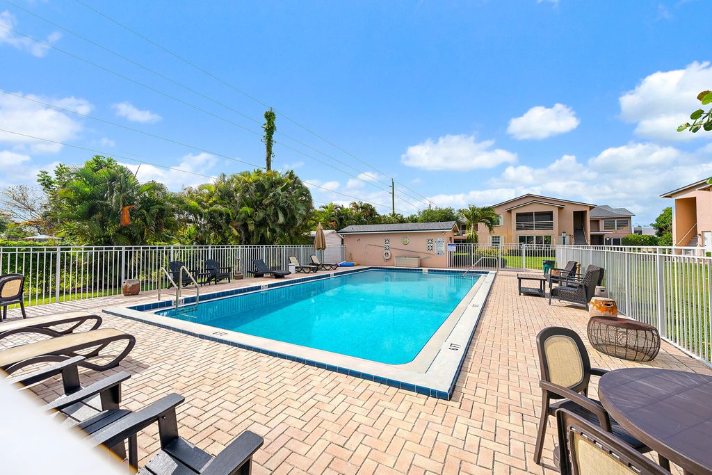 Photo of 12386 Fl Alternate A1a #N7, Palm Beach Gardens, FL 33410 (MLS # B26020766)