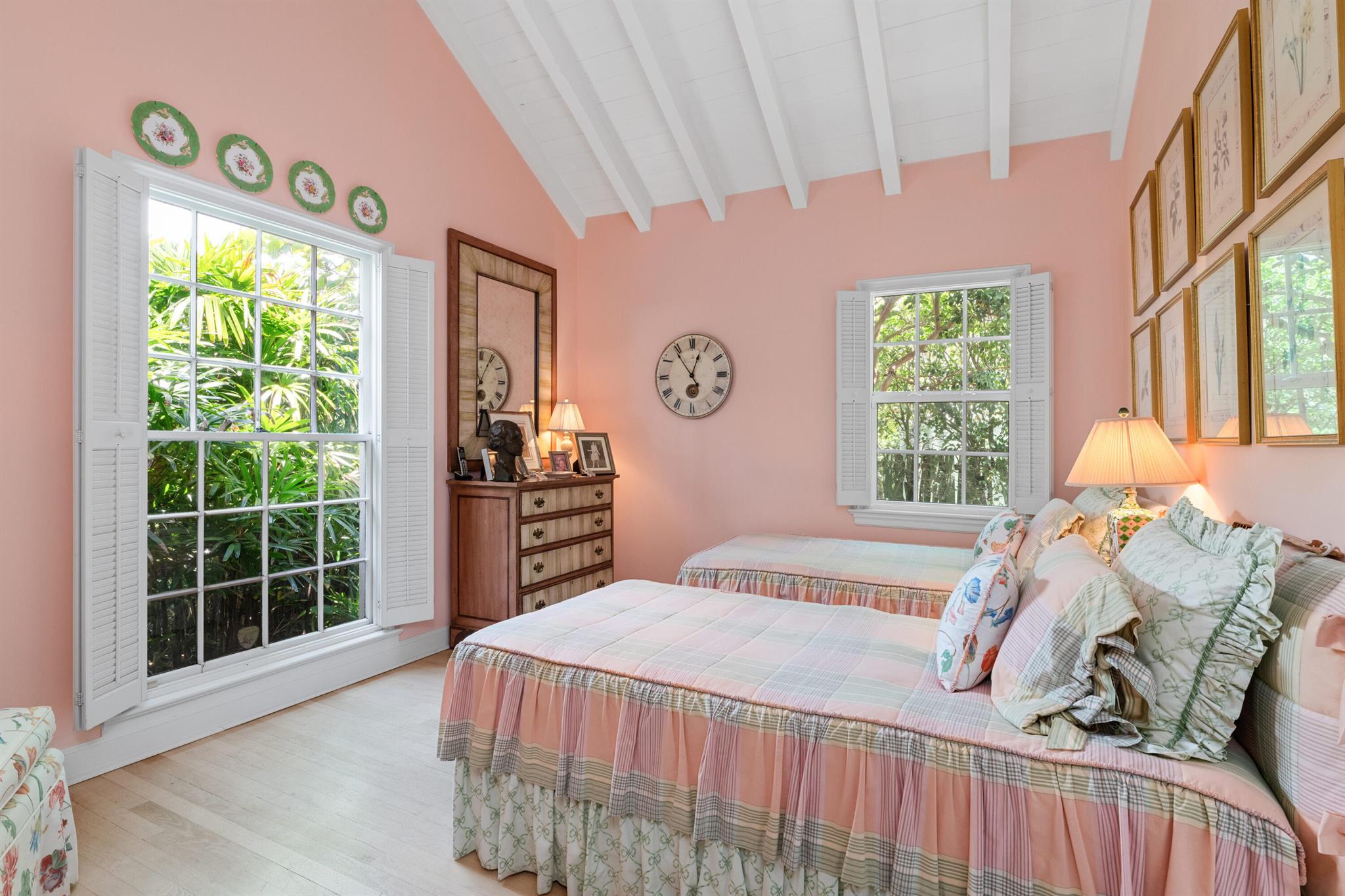 JAMAICA LANE IN - Residential