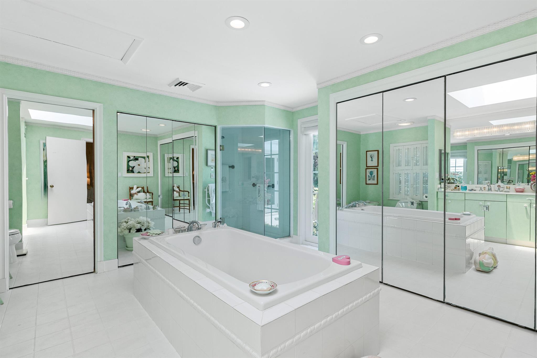 JAMAICA LANE IN - Residential